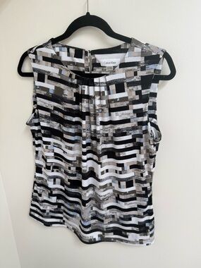 Calvin Klein Abstract Geometric Sleeveless Pleated Shell M